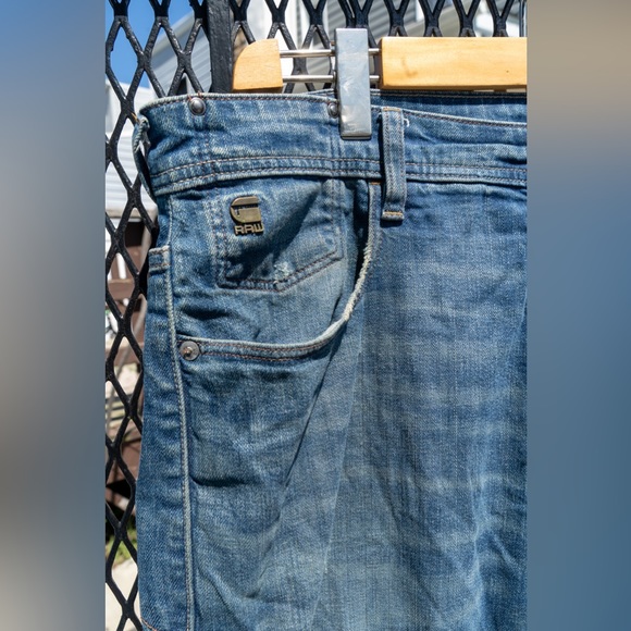 LIKE NEW-LIGHT BLUE WASH G-STAR DENIM JEANS: WORN ONCE - Picture 3 of 4